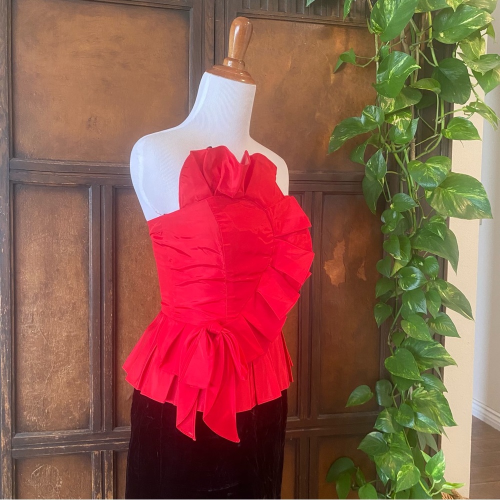 Vintage red and black velvet cocktail dress - Picture 2 of 16